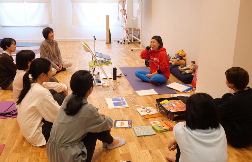 片岡まり子先生のキッズヨガ指導者養成講座